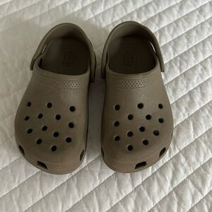 * Rare Find * Toddler Brown Crocs 🐊